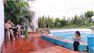 Madrastra Invites Her To The Pool To Fuck