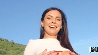 Alluring heartbreaker Sasha Coxx arousing POV video