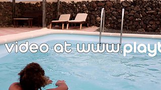 Savor the sunshine with nude ebony teen