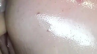 Thick Slut Makes a Big Squirt While Plays with a Sex Machine