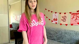 Amateur sweet blonde babe sucking cock