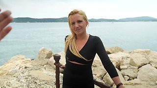 Vampires crack at the babysitter - Jacquie et Michel TV