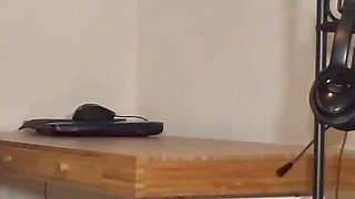 Babyfantasy83 - Un Geek Me Baise Sur Son Bureau Et Me Recouvre Le Visage De Sperme