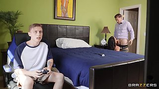 Rent A Pornstar: Rival Roomies With Reagan Foxx, Kyle Mason - Brazzers