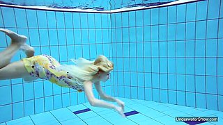 18-25 porn with adroit cutie from Underwater Show