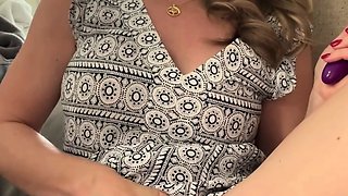 Hot amateur blonde pregnant toying her pussy solo