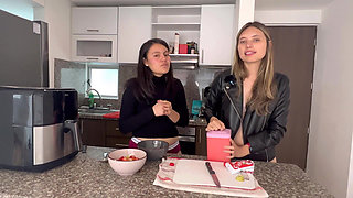 We Prepare Creamy Strawberries and Have Fun