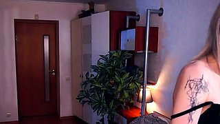 Blonde teen Sierras first erotic masturbation video