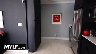 Fortunate stepson catches his kinky stepmother with a butt butt-plug and packs her with hot sperm - mylf classics