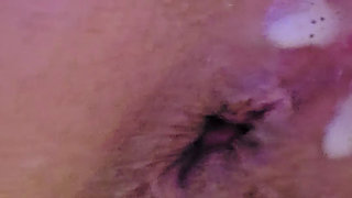 Ana Liz spreads her tight pussy with 5 fingers in the bathtub...