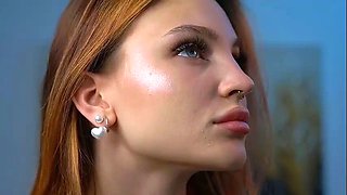 Redhead Babe in Glasses Masturbating