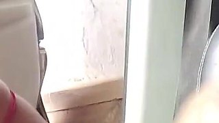 Arregacando a Buceta Com Cambio Do Carro