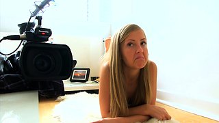 French Kissing Amateur Teen Lesbians