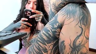 Big boob brunette masturbates on webcam