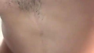 Campesino Se Folla a Una Vaca Que Se Encuentra En Su Cuarto.