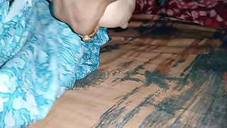 Desi Mom Ki Friend ne LUND JO MASSAGE Karke Doggy Style Me chudai Kiya