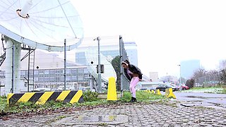 These girls are not afraid of anything!