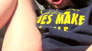 Cute amateur teen girl toying her pussy in bed on cam