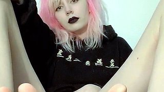 Amateur young teen solo masturbation on her livingroom
