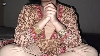 Pakistani Hira Butt Comes Home to Get Fucked