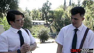 Dee Williams shows guys a right way