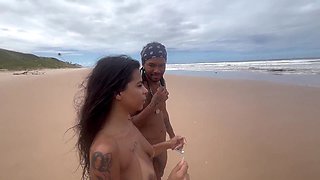 Friends like to fuck on the beach to admire nature.