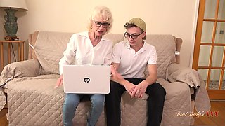 Dee Dee's Granny Hardcore Passion in a Sensual Erotic Rush