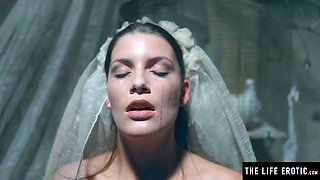 Observe a wild deprived bride fap to a mindblowing ejaculation
