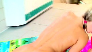 Sabrina Blond - Pool