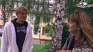 Blonde Milf Wird Von Einem Kerl Auf Der Strabe Aufgerissen