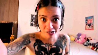 Cute amateur webcam teen girl toying pussy on webcam