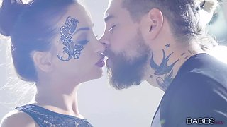 Alyssia Kent's Curvy Stretch Turns into Wild Forbidden Bliss