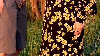 Cute Saree Bhabhi Asked Directions From a Desi Stranger and Was Fucked Hard in the Scarlet Sunset!