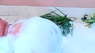 Foam Butt Shake