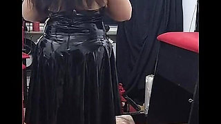 Xxl MILF Domina Trains Slave Pig with Folienbondage and Trampling