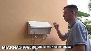 Mia Khalifa - la pornostar araba insegna a innocent come fare sesso con una donna