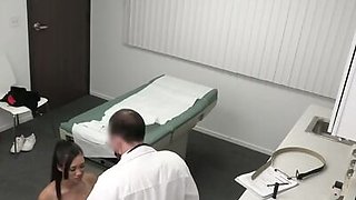 Busty ebony patient blows doctor