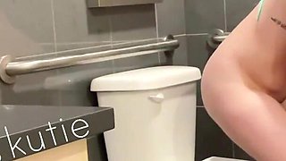 This desperate pee made me super horny!