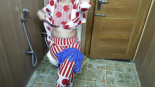 Hindi Teen Stepson Sneakes Behind Stepmom Changing Clothes and She Likes This in Hindi Audio