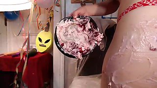 Camgirl with Big Ass Sits on Cake Live