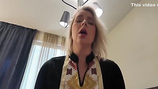 Nikky Dream In Uvey Ogluna Cinselligi Ogreten Sarısın Kaltak Deneyimlerini Sikiserek Yansıtıyor 10 Min
