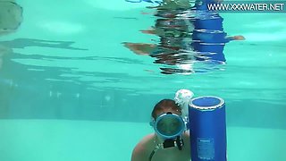 Hungarian Pornstar Enjoys Riding Toy Underwater - Minnie Manga