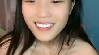 A thin girl from Guizhou showed her face and had a live broadcast with her boyfriend. She showed her face and gave a hard blowjob, then she got on top and started shaking her.