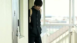 Amateur Asian gives amazing blowjob