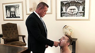 Sexy hung DILF barebacks twink hard
