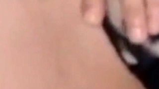 MILF Siendo Masturbada Y Abriendo Su Rico Chocho Con Juguete De 25cm En Primer Plano