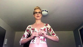 Cumshot amateur MILF suck and jerks dude in the bedroom