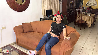 Jasmine Cleans the House with Her Butt Crack Exposed