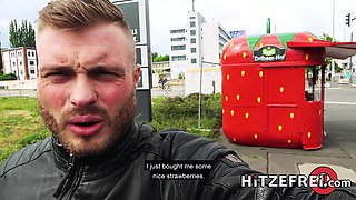 The MILF Hunter hunts down a raunchy Gothic MILF and bangs her in his fuck flat - Hitzefrei