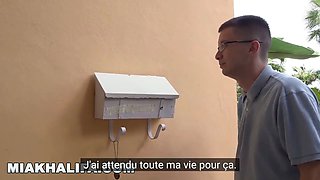 Mia Khalifa - une starlet du porn arabe enseigne à virgin comment avoir des relations sexuelles avec une femme